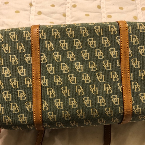 Dooney and Bourke small bag - Picture 3 of 5